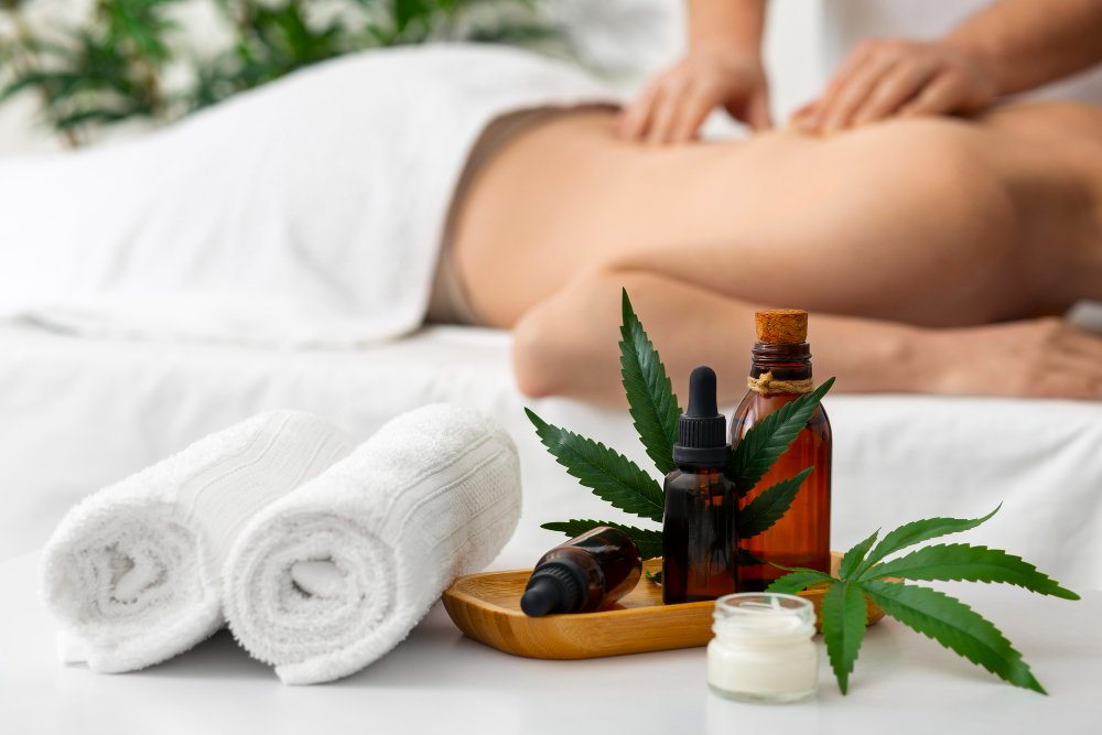 Aromatherapy massage with essential oils in a Delhi spa