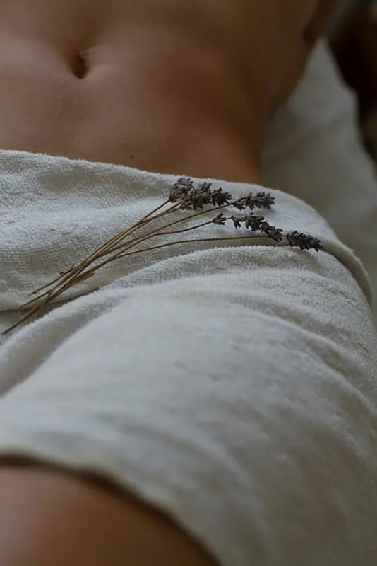 Hot stone male-to-male full body massage in Delhi and NCR for muscle relief