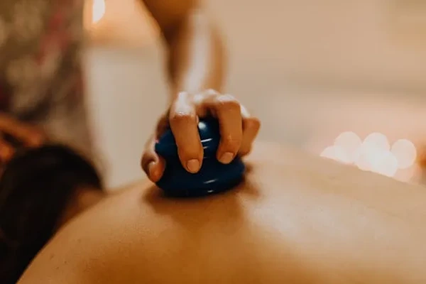 Professional male to male full body massage in West Delhi helping office professionals and commuters relax and recover.