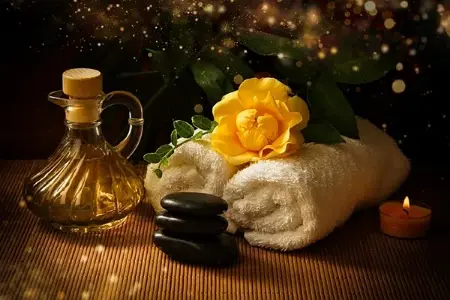 Therapeutic essential oils used for male aromatherapy full body massage service across Noida