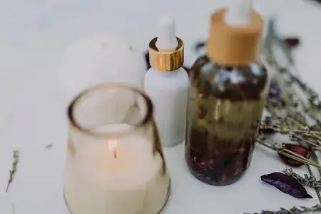 Professional aromatherapy massage in Chanakyapuri using essential oils to promote relaxation and emotional wellbeing.