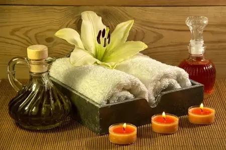 Aromatherapy Massage in Dehradun with essential oils for relaxation, emotional balance, and overall wellness.