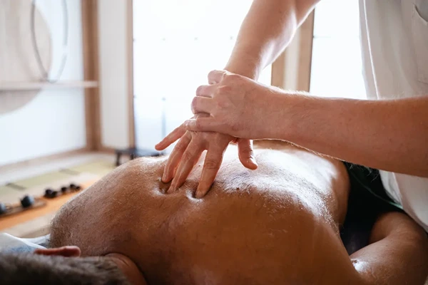 Experienced male massage therapist providing a personalized full body massage session in Okhla, Delhi for relaxation.