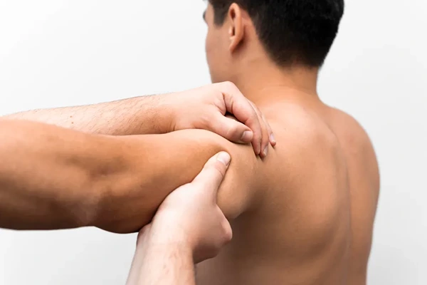 Professional male therapist holding brief personal consultation with client before starting doorstep massage therapy in Delhi NCR