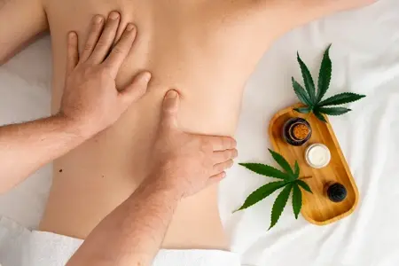 Male therapist providing an aromatherapy massage using essential oils in a relaxing private setting in Delhi NCR.